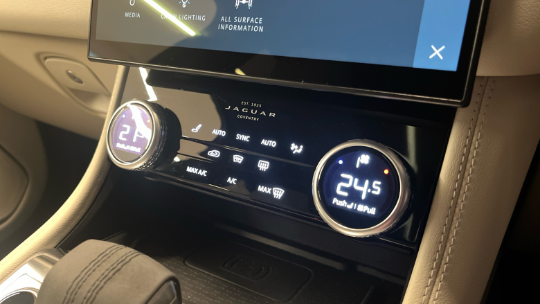 Jaguar F-Pace 2.0 D200 R-Dynamic SE Black 5dr Auto AWD Diesel Estate